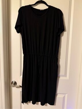 Black Short-Sleeve Drawstring Waist Dress